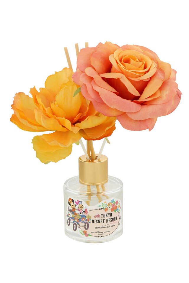 ルームフレグランス 2,700円|東京ディズニーリゾート「花咲き誇るパークを満喫するミッキーたちが描かれたグッズ」|販売店舗:東京ディズニーランド「ホームストア」、東京ディズニーシー「ヴィラ・ドナルド・ホームショップ」|発売日:2024年4月25日(木)