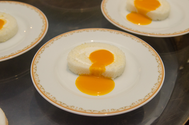 “ディズニー・イースター” ランチブッフェ／ディナーブッフェ｜東京ディズニーランドホテル「シャーウッドガーデン・レストラン」©Disney