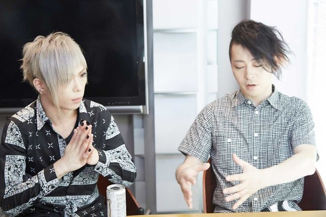 （写真左）Cazqui（NOCTURNAL BLOODLUST／G）、ミヤ（MUCC／G） 	