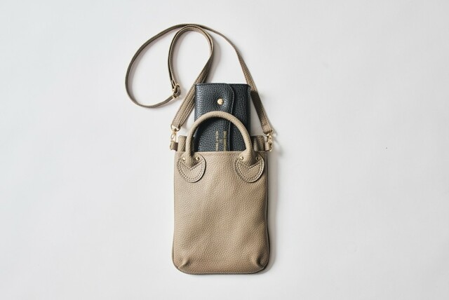 お財布がすっぽり入ります