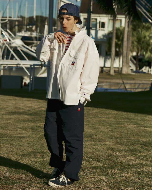 【チャンピオン】レッドのボーダーカラーがファッションのアクセントに