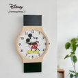 腕時計のようなデザインの掛け時計「ミッキーマウス」 ｜￥ 10,990 （税込）