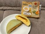 【ファミリーマート もちっと食感の北海道メロンパン】もちっと食感が特徴です