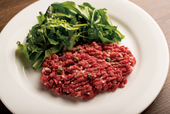 タルタル ステーキ～パリ セヴェロのスペシャリテ～ 3,500円（税別）｜Le Severo