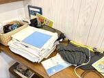 【BEFORE・使用前】溜まりがちな書類もどっさり。完全に物置状態です