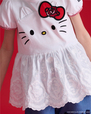 【ANNA SUI mini × HELLO KITTY】シュシュ付きTシャツ/¥16,280(税込)