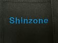 鮮やかなブルーカラーmp「Shinzone」ロゴ。おしゃれで高見えするワンポイントです