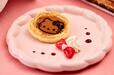 「HELLO KITTY のハッピー♡パンケーキ」＜期間：2026年9月4日〜11月29日＞【ハローキティの“リボンモチーフスイーツ”がいっぱい！かわいいが詰まった「ハローキティ リボンリボン スイーツビュッフェ」でスイートなひととき♪】