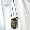【無印良品　吊り下げるプランターカバー】窓際に吊るすだけでおしゃれな雰囲気に