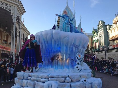 TDL】『アナと雪の女王』がついにパーク登場! 「アナとエルサの