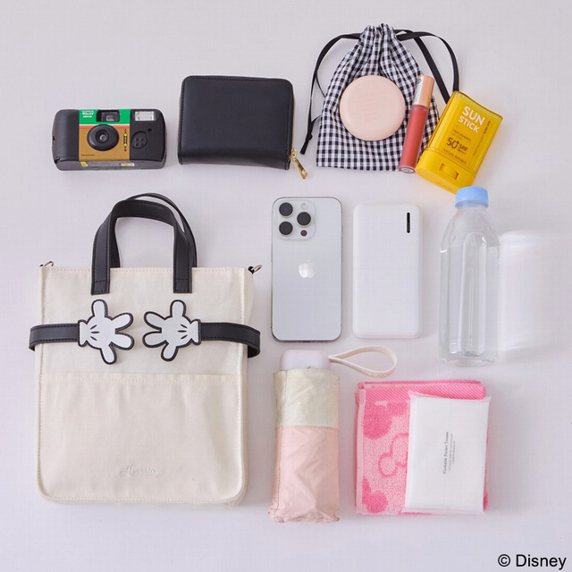 【『Disney ミッキー ショルダーバッグBOOK produced by Areeam』（宝島社）】意外としっかり収納できるので、ちょっとしたお出かけに便利！