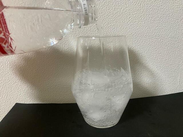【サントリー ビアボール作り方】先に炭酸水を入れるのがポイント