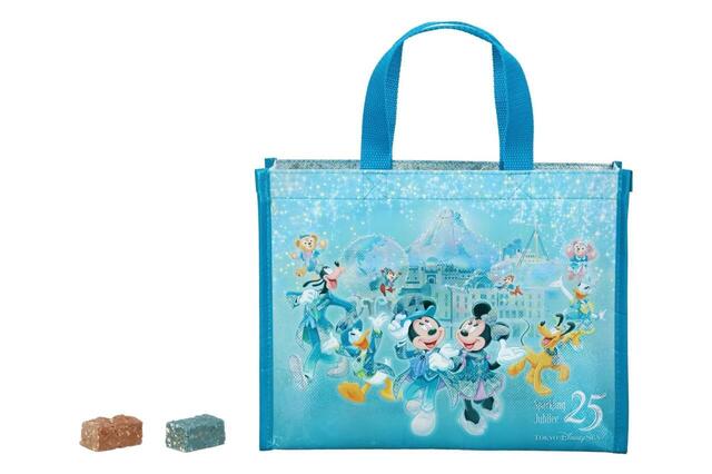 アーモンドチョコレートバー 2,200円｜「東京ディズニーシー25周年“スパークリング・ジュビリー”」スペシャルグッズ｜販売店舗：東京ディズニーシー「ヴァレンティーナズ・スウィート」｜発売日：2026年4月8日（水）