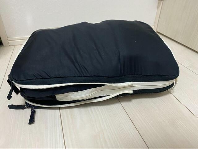 【無印良品 ポリエステル仕分けケース圧縮タイプ M】圧縮用のチャックは1周とちょっとあります