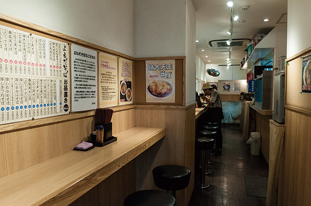 よもだそば 銀座店／内観