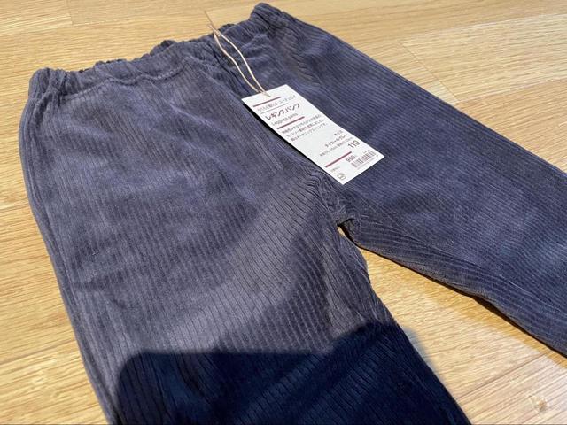 【らくらく動けるコーデュロイレギンスパンツ（キッズ）】シックな色合いのネイビー