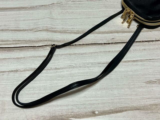 【OLIVIA BURTON（オリビア・バートン）MULTI SMARTPHONE SHOULDER BAG】ショルダーストラップはもちろん長さ調整可能！