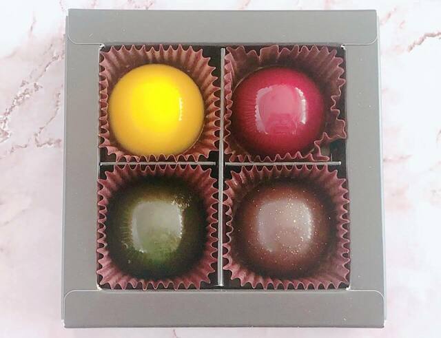 【カルディ】「ボンボンショコラスパイス 4p」左上：シナモン、右上：五香粉、左下：胡椒、右下：カルダモン