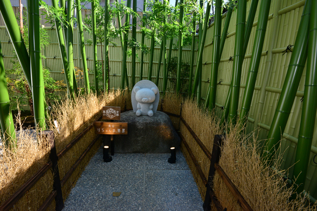 りらっくま茶房中庭　©2018 San-X Co., Ltd. All Rights Reserved.