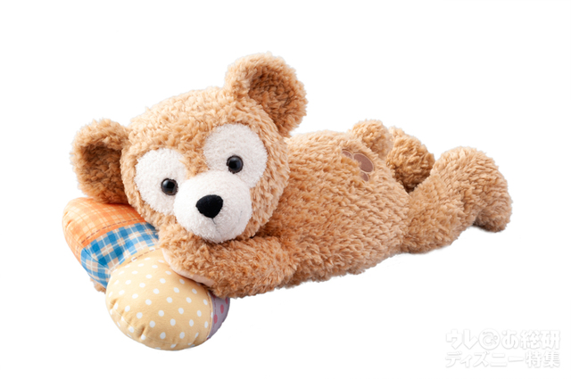 抱きまくら 6,400円｜長さ約64×高さ約28cm｜東京ディズニーシー「ダッフィーのハートウォーミング・デイズ」2019｜【販売店舗】マクダックス・デパートメントストア