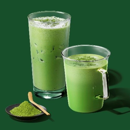 「GINZA 石臼抹茶 ティー ラテ（Hot / Iced）」＜価格：テイクアウト：1,080円（税込）／イートイン：1,100円（税込）＞【“石臼挽きの抹茶”のティーフラペチーノ（R）も楽しめる♪「スターバックス ティバーナストア」が 銀座マロニエ通りにオープン！】　