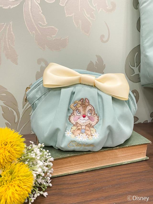 【Maison de FLEUR×ディズニー】クラリスシリーズ／上目遣いのクラリスがキュートなリボンポーチ