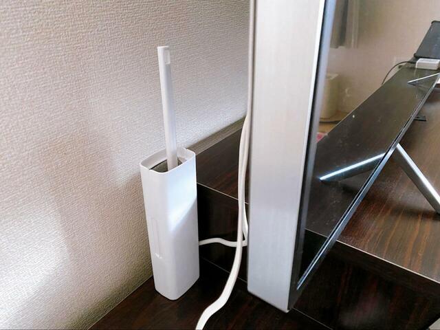 【カインズ　ホコリがよく取れる洗わないモップ】ケースに入れて立てておけるので、収納場所にも困りません◎