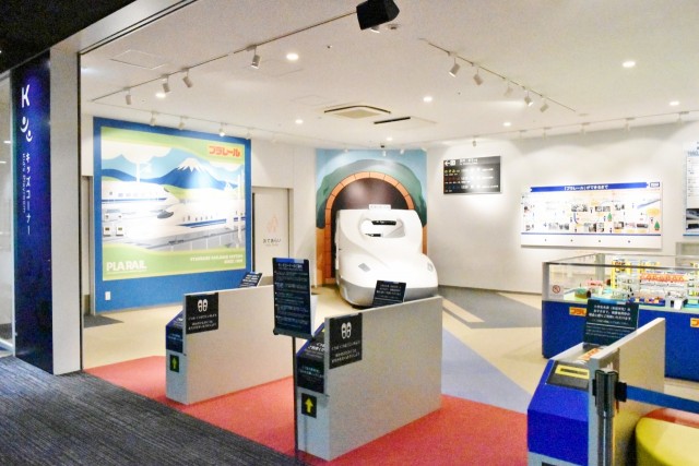 キッズコーナーの入り口が改札になっている