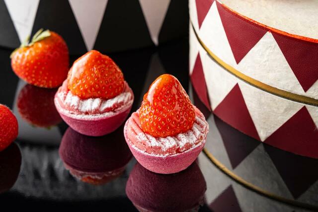 「ストロベリーモンブラン」<期間:2026年2026年1月6日~3月11日>【【ヒルトン名古屋】ホテルメイドのストロベリースイーツが並ぶ♪甘美な“ストロベリースイーツビュッフェ”開催!】