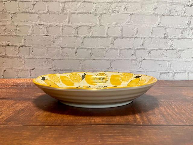 『THREEPPY（スリーピー）』縁が少し波打っているデザインなのもかわいい！