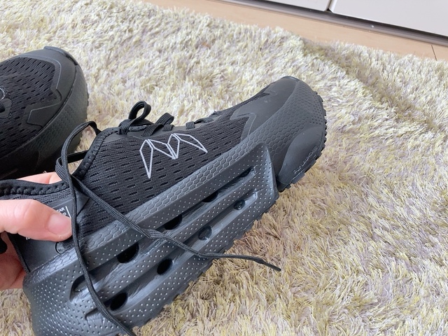 【ワークマン マンダムフライギアドライランチャー】ブラックはアッパーからソールまで黒一色