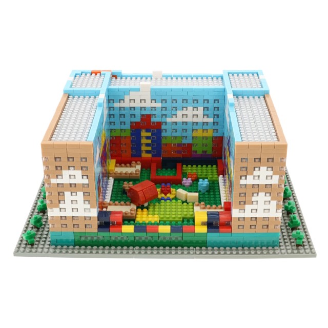 ミニブロック〈ナノブロック〉 13,000円｜サイズ：(組み立てた状態)縦約20×横約20×高さ約8cm｜販売店舗：東京ディズニーリゾート・トイ・ストーリーホテル内ディズニーショップ「ギフト・プラネット」