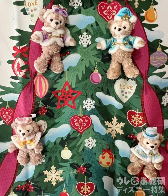 「クリスマスを楽しむグッズ」タペストリーとぬいぐるみバッジ