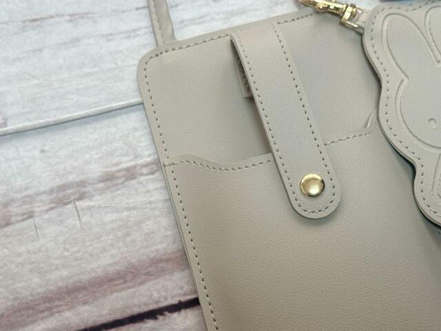 カラー上品で落ち着いた印象のグレージュ