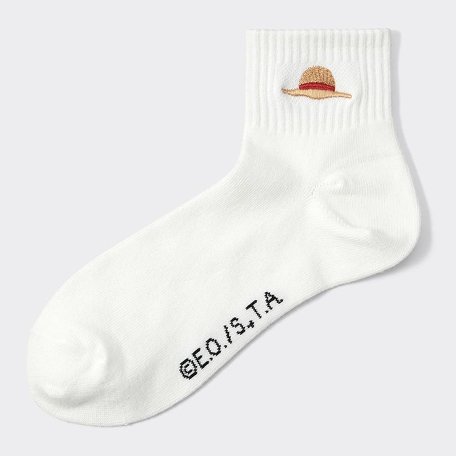 「アンクルソックス」￥390　ルフィの帽子