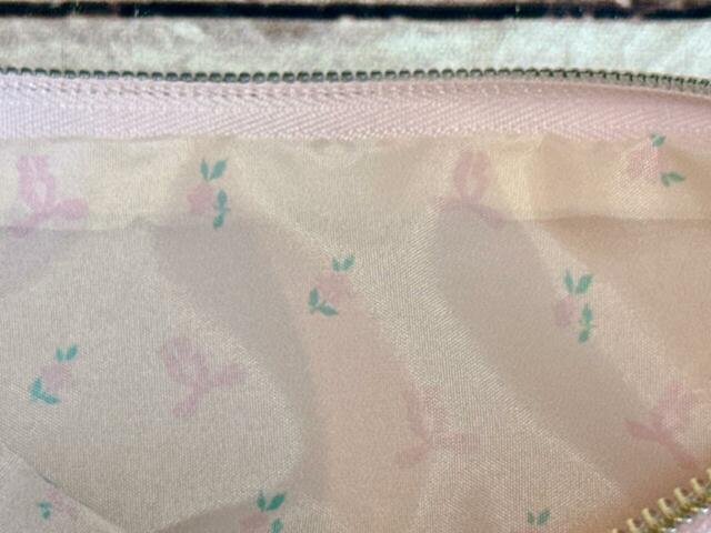 かわいい裏地に注目！スナイデルビューティとミチさんコラボのアイシャドウのパッケージの柄が採用されています！