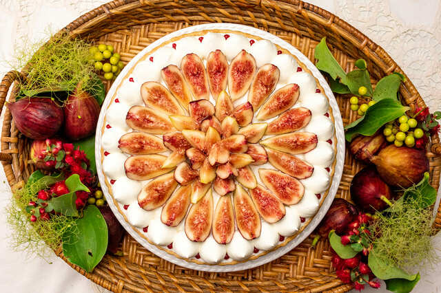 「イチジクのタルト～ショートケーキ風～」サクサクのパイに重ねたイチジクとラズベリージャムがアクセント