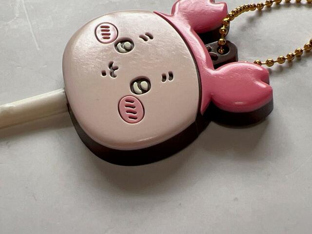 ストロベリーチョコ×ミルクチョコの2層仕様。アポロチョコみたいでかわいい…！