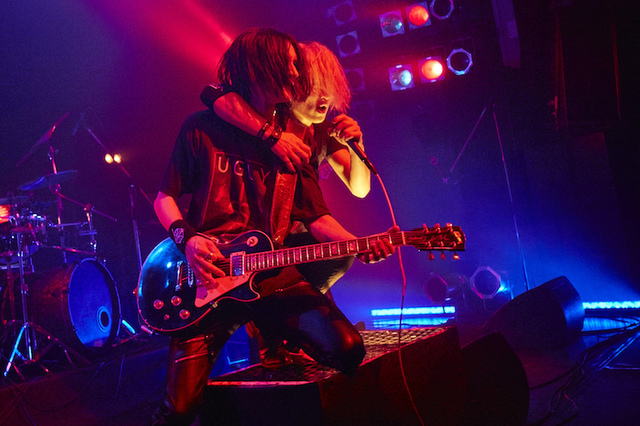 THE BLACK SWAN 誠 儿