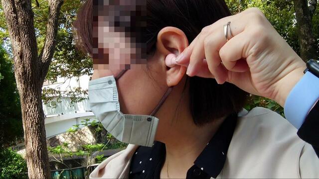 【3COINS オープンイヤーイヤカフイヤホン】ボタンは後ろ側のパーツにあります