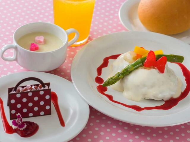 ミニーのラブリーセット 2,480円｜提供店舗：東京ディズニーシー「ホライズンベイ・レストラン」｜東京ディズニーリゾート「ミニー・ベスティーズ・バッシュ！」スペシャルメニュー