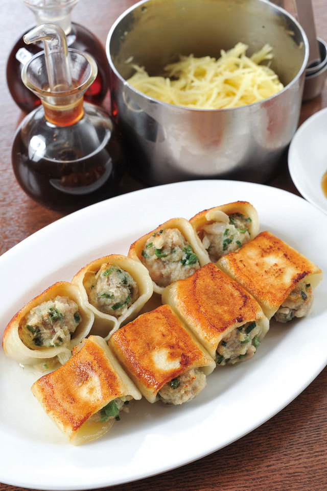 京華小吃（銀座）　三鮮焼き餃子 700円（8個）