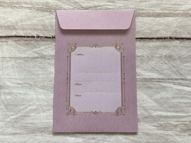 裏面の住所欄も額縁風のデザイン