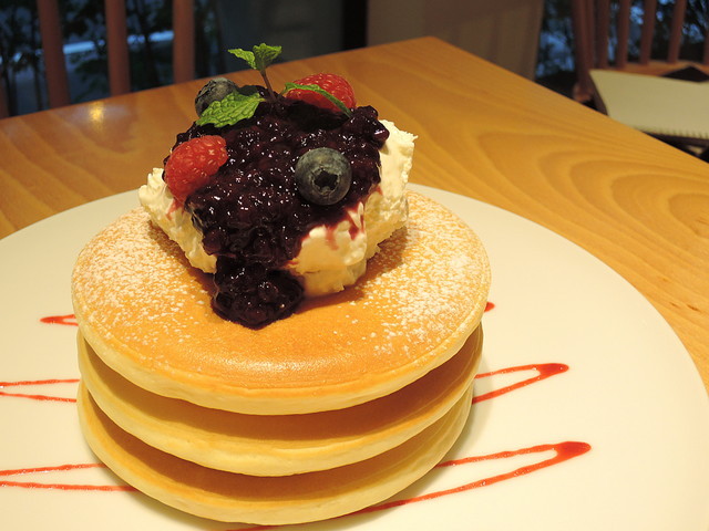 Pancake Ristorante（パンケーキ リストランテ）　「3種のベリーの自家製コンフィチュールとオリジナルブレンドのチーズクリーム」