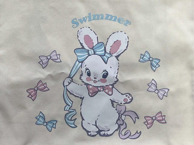 フロントにはうさぎのリバニーのプリント入り。可愛い〜！