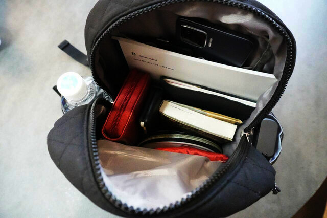 B5サイズのノートが入る