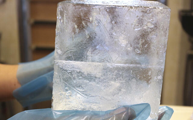 48時間をかけて作り上げた「純氷」を使用
