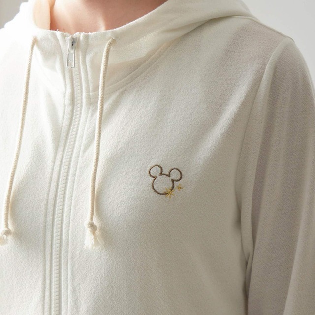 パーカ【UVケア】「ミッキーモチーフ」｜￥3,990 （税込）