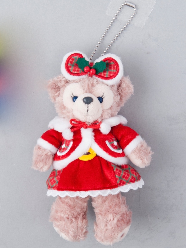 ぬいぐるみバッジ（シェリーメイ）¥2,000｜ダッフィーのクリスマス（2016年）スペシャルグッズ
