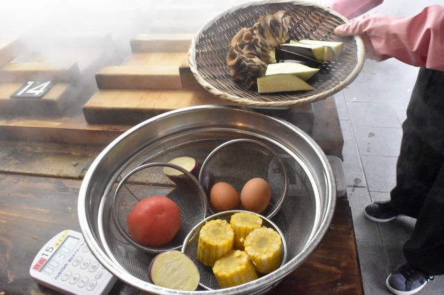 時間差で食材を蒸す